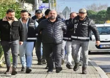 İzmir’de gümrük müdürlerine operasyon; sahte belgelerle vurgun iddiası