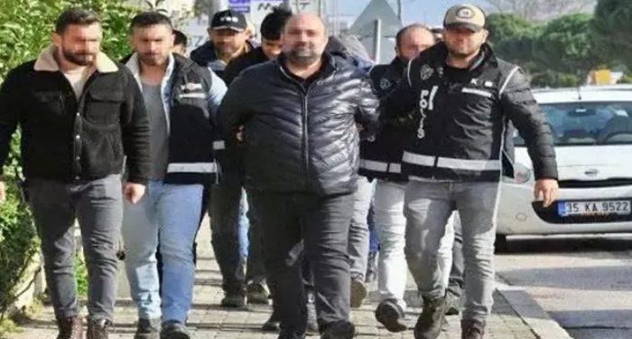 İzmir’de gümrük müdürlerine operasyon; sahte belgelerle vurgun iddiası