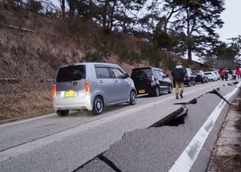 Japonya'da 7.6 büyüklüğündeki depremin ardından: Dört kişi öldü, en az 30 bina yıkıldı