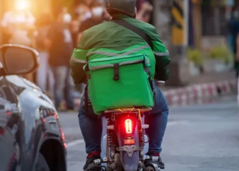 KYK kredisiyle geçinemeyen öğrenciler, kuryeliğe başladı