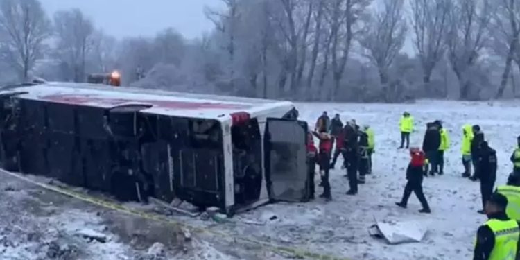 Kastamonu’da yolcu otobüsü devrildi: 6 ölü, 33 yaralı