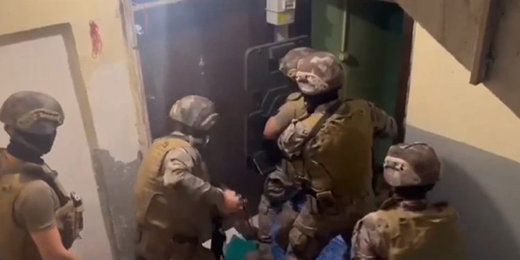 Kırmızı bültenle aranan 10 kişi daha İstanbul’da yakalandı