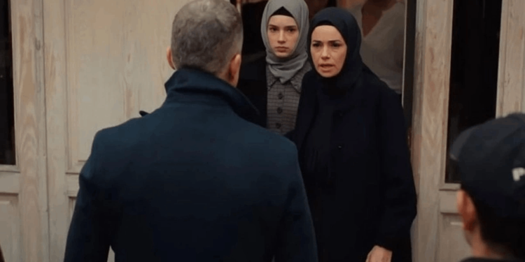 Kızıl Goncalar'ın yönetmeni isyan etti: Sektörde 'sansüre hayır' diyen yok