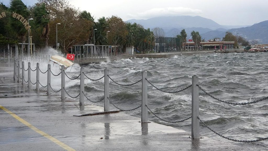 Kocaeli Valiliği'nden fırtına uyarısı