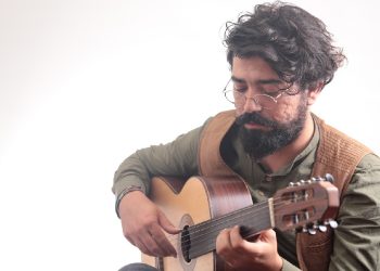 Kopuzun mistik sesine modern bir yorum: Doğu Ekin Değerli'den yeni albüm hazırlığı!