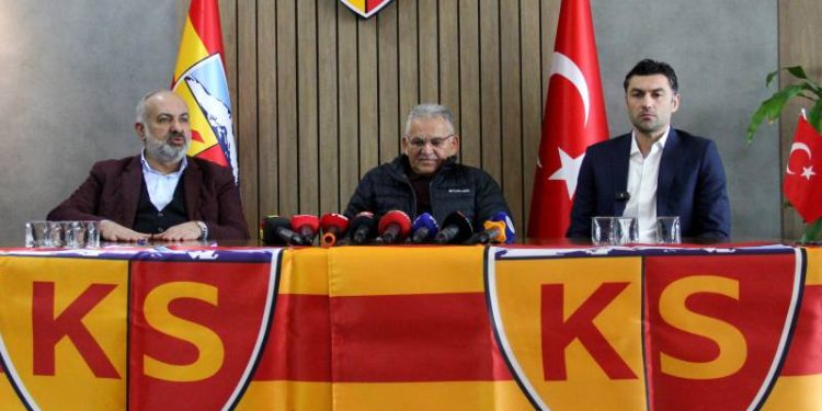 Meydan okumalara yol açan bir kariyerim oldu; inşallah hocalığım da öyle olur