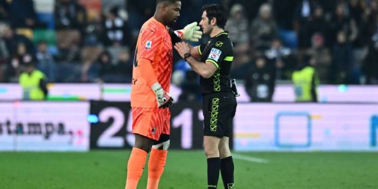 Milan kalecisi Maignan'a tribünlerden ırkçı saldırı