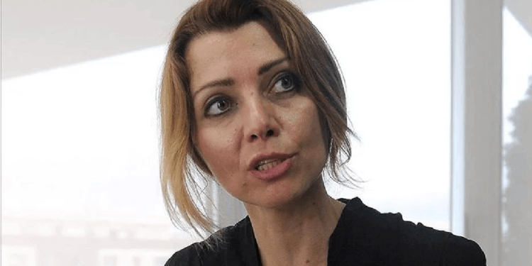 Mine Kırıkkanat 'intihal' davasını kazandığını açıklamıştı; Elif Şafak'tan yanıt geldi