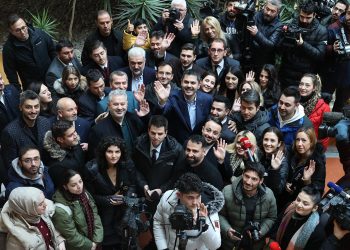 Murat Kurum’dan gazetecilere ‘ücretsiz’ toplu ulaşım vaadi