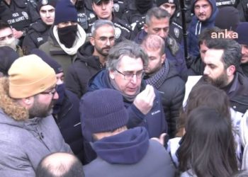 Özel okul öğretmenlerinin 4 saat süren eyleminin ardından Bakanlık görüşme taleplerini kabul etti