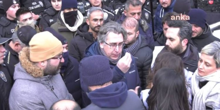 Özel okul öğretmenlerinin 4 saat süren eyleminin ardından Bakanlık görüşme taleplerini kabul etti