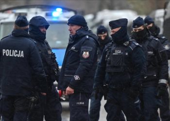 POLONYA | Polis, Yüksek Mahkeme kararını uygulamayan cumhurbaşkanının sarayını bastı