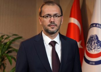 Rektörden şaşırtan itiraf: ‘Ben de alamıyorum, torpil yaptırıyorum’