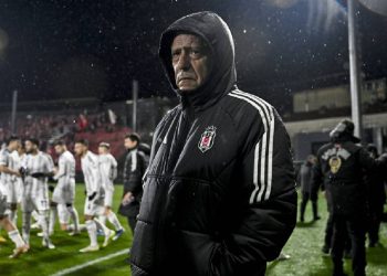 Rıdvan Dilmen'den Beşiktaş'taki ilk yenilgisini alan Santos'a sert eleştiri: Skor 6-0 olmasın diye mi aldın?