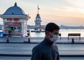 Maske uyarısı: Salgın çocuklarda daha fazla görülüyor