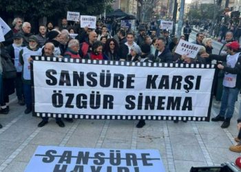 Sanat emekçileri 'sansüre hayır' eylemi