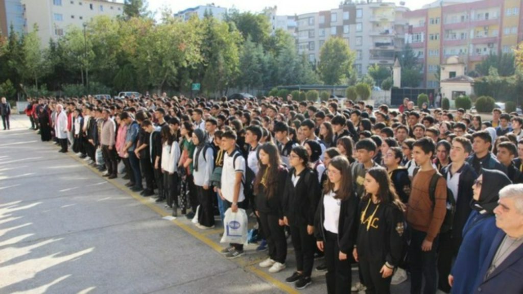 Şehitler için okullarda bir dakikalık saygı duruşunda bulunulacak