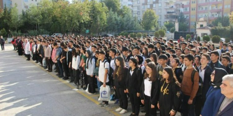 Şehitler için okullarda bir dakikalık saygı duruşunda bulunulacak