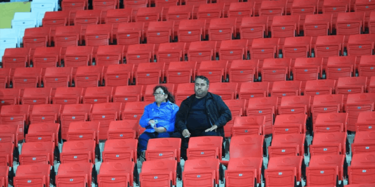 Seyirci futbola küstü: 20 takımdan 14'ü 10 bin seyirci ortalamasına ulaşamadı... 80 bin kişilik statta 80 seyirci bile yoktu