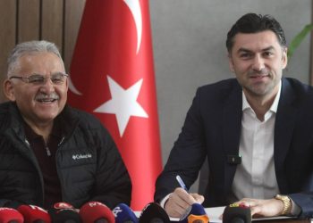 Sezona Beşiktaş'ta başladı, kendini Kayseri'nin başında buldu: Burak Yılmaz Kayserispor ile nikah kıydı