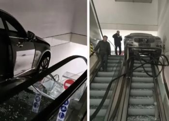 Şişli’de otomobil AVM’nin yürüyen merdivenine daldı: 3 yaralı