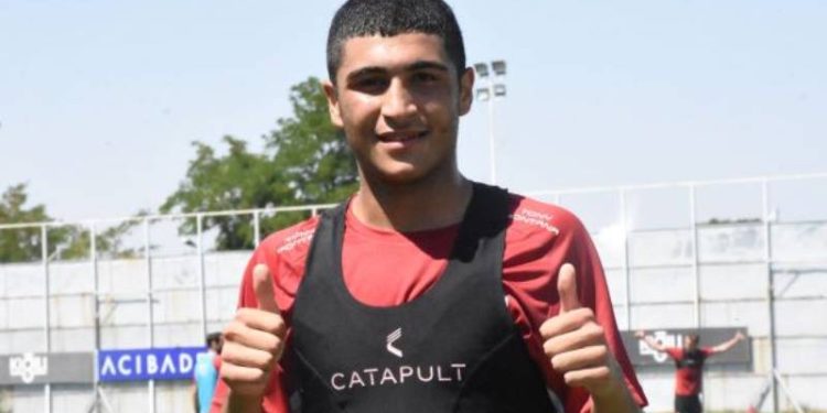 Sivasspor'un genç yeteneği Yunus Emre Konak, Premier Lig yolcusu