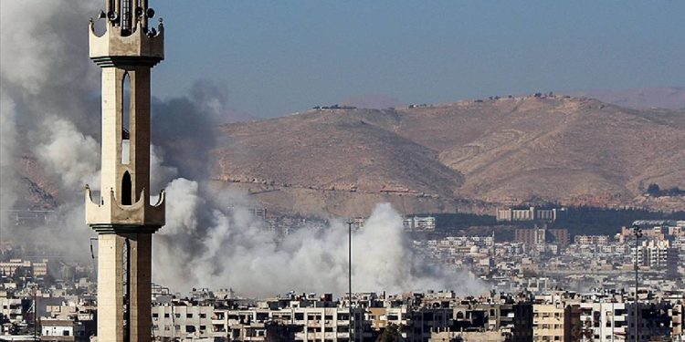 Suriye'ye neredeyse her gün saldıran İsrail, bu kez Şam'ın dış bölgelerini vurdu