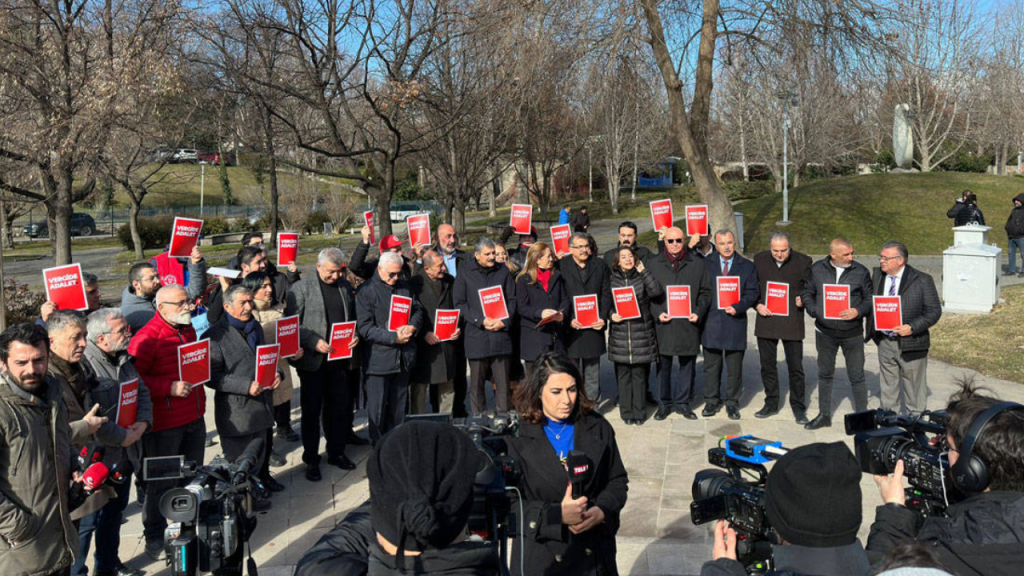 TBMM önünde "vergide adalet" talebi