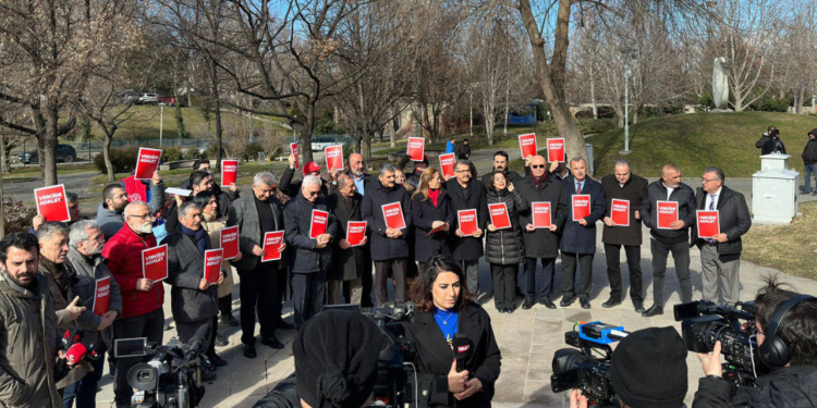 TBMM önünde "vergide adalet" talebi