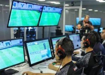 TFF'nin kullandığı Yarı Otomatik Ofsayt Sistemi "otomatik" çıkmadı; mikroçip yok, doğru anı VAR hakemi belirliyor