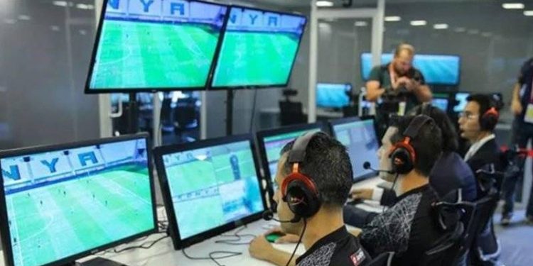 TFF'nin kullandığı Yarı Otomatik Ofsayt Sistemi "otomatik" çıkmadı; mikroçip yok, doğru anı VAR hakemi belirliyor