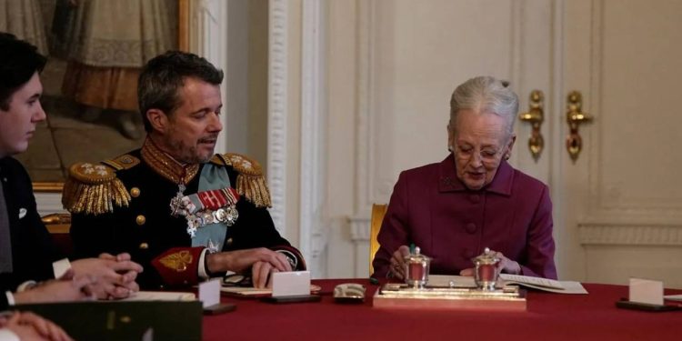 Tahttan feragat etmişti; Danimarka Kraliçesi Margrethe, tahtı oğlu Frederik’e devretti