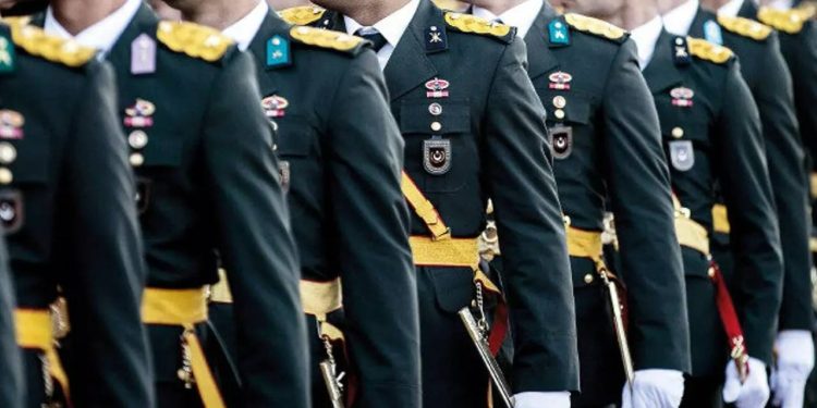 Tarikatçı teğmenler savunma yapmadı!