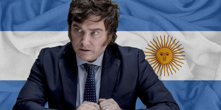 Tepkiler sonuç verdi: Milei'nin 'reform'u askıya alındı