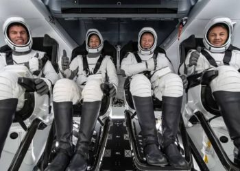 Türkiye'nin ilk uzay yolcusu kapsüle ulaştı