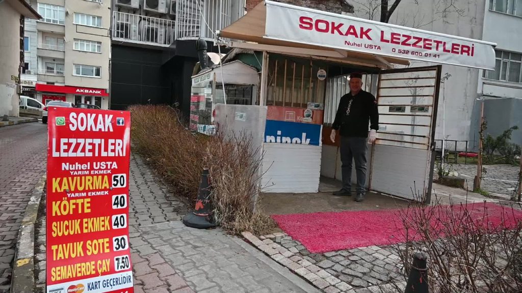 Yurttaş ucuz yemek için sokağa yöneldi