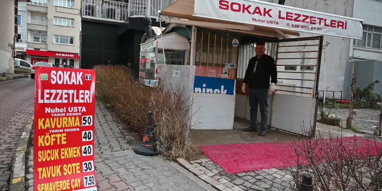 Yurttaş ucuz yemek için sokağa yöneldi