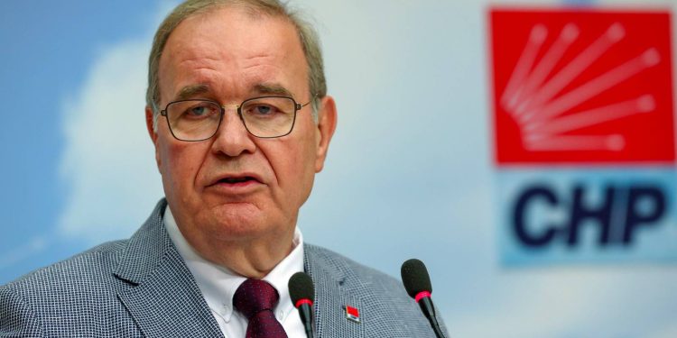 Faik Öztrak: Erdoğan’ın sarayları kara deliğe döndü; millete faturası 2 milyar dolar