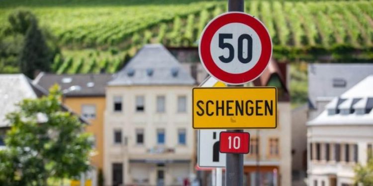 Bulgaristan ve Romanya’nın Schengen bölgesine katılımı onaylandı