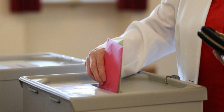 Yöneylem anketi: İYİ Parti baraj altı, Yeniden Refah artıyor