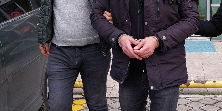 İki suç örgütüne operasyon: 61 gözaltı