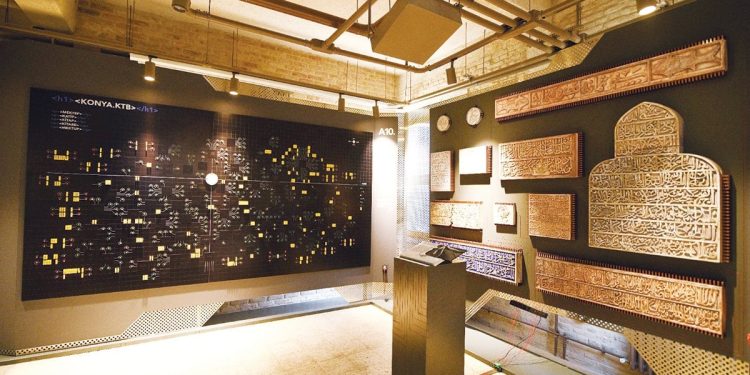 Konya’nın tarihi Tekel binası sanat galerisine dönüştü