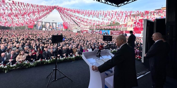 Anayasa Mahkemesi’ni “Türkiye’nin karşısındaki mihrak” olarak niteleyen Bahçeli yeni anayasa çağrısını tekrarladı