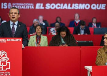 12 yıl sonra bir ilk: Özel, Sosyalist Enternasyonal Başkan Yardımcılığına seçildi