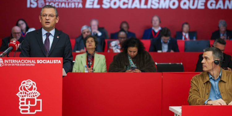 12 yıl sonra bir ilk: Özel, Sosyalist Enternasyonal Başkan Yardımcılığına seçildi