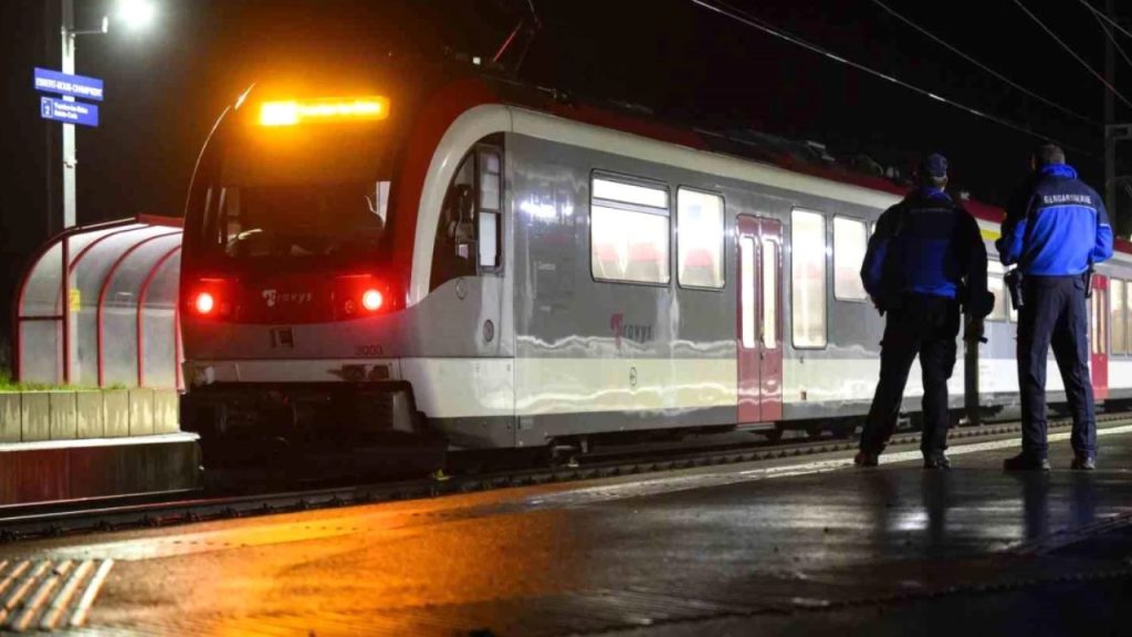 15 kişiyi rehin alan baltalı saldırgan vurularak etkisiz hale getirildi