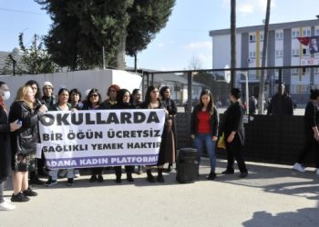 Öğrenciler için bir öğün ücretsiz yemek talep ettiler