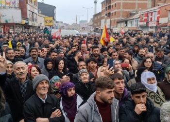 Agîri’de büro açılışı mitinge dönüştü: Kayyımı göndereceğiz