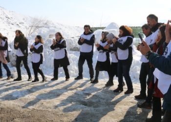 Yürüyüşçüler ‘özgürlük’ halayında