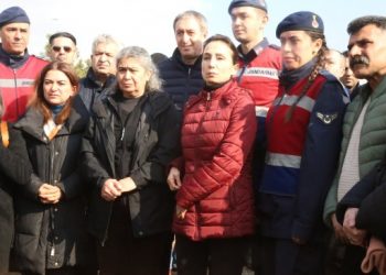 Tutsak siyasetçi Nurhayat Altun abisinin cenaze törenine katıldı